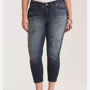Torrid girlfriend Jegging.  With doodle art Size 16